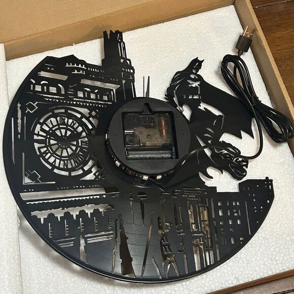 Batman Vinyl Light Up Wall Clock - Picture 3 of 6